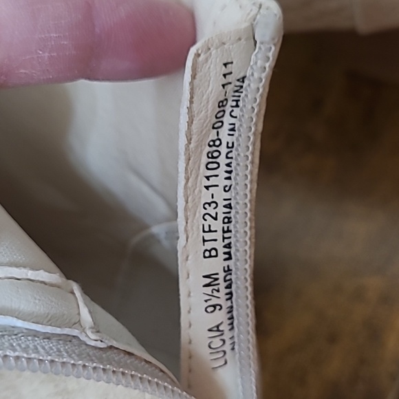 BareTraps LUCIA Textured Snakeskin Cream Ankle Booties size 9.5 - Picture 8 of 13